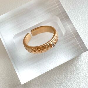 Elegant Gold Textured Women's Ring